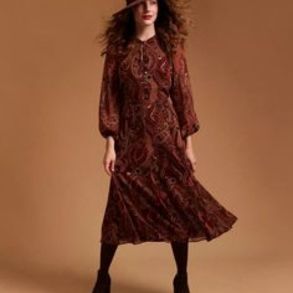 Tommy Hilfiger Dresses & Skirts - Tommy Hilfiger Balloon Sleeve Paisley Midi Dress